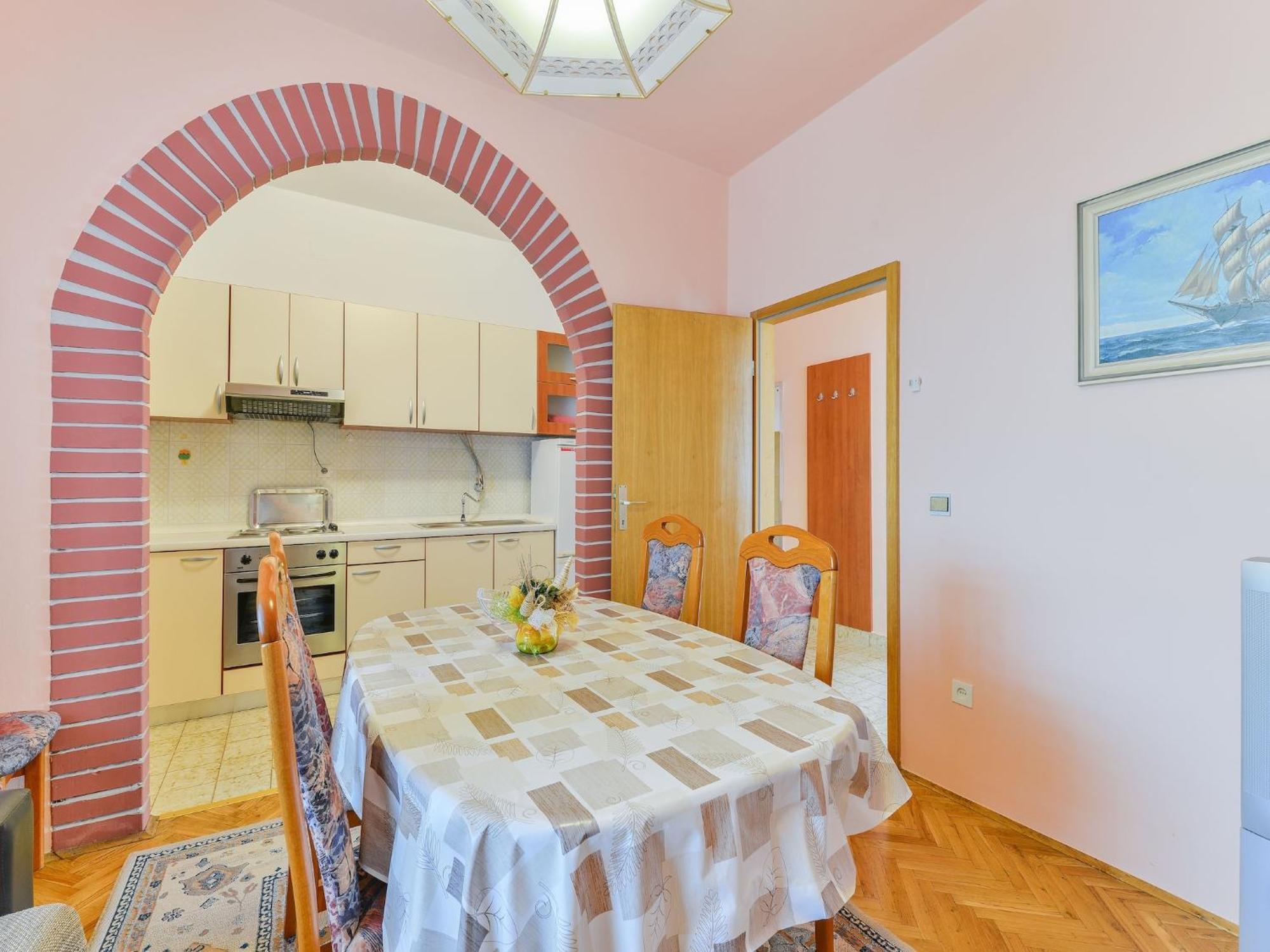 Apartment In House Liveric In At The Vir